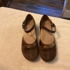 Chic Brown Mary Janes by Dansko size 7